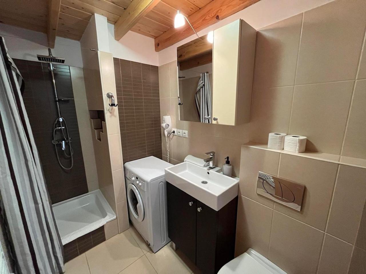 City Apartman ház Balatonlelle Esterno foto