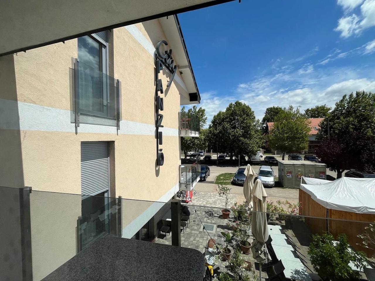 City Apartman ház Balatonlelle Esterno foto
