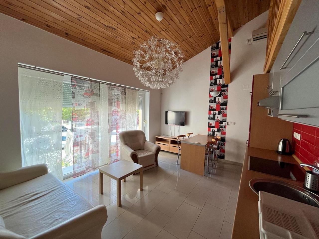 City Apartman ház Balatonlelle Esterno foto