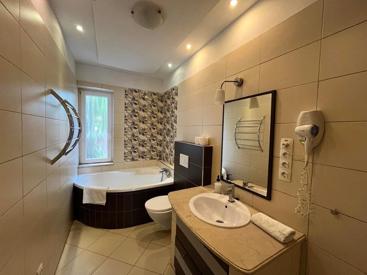 City Apartman ház Balatonlelle Esterno foto