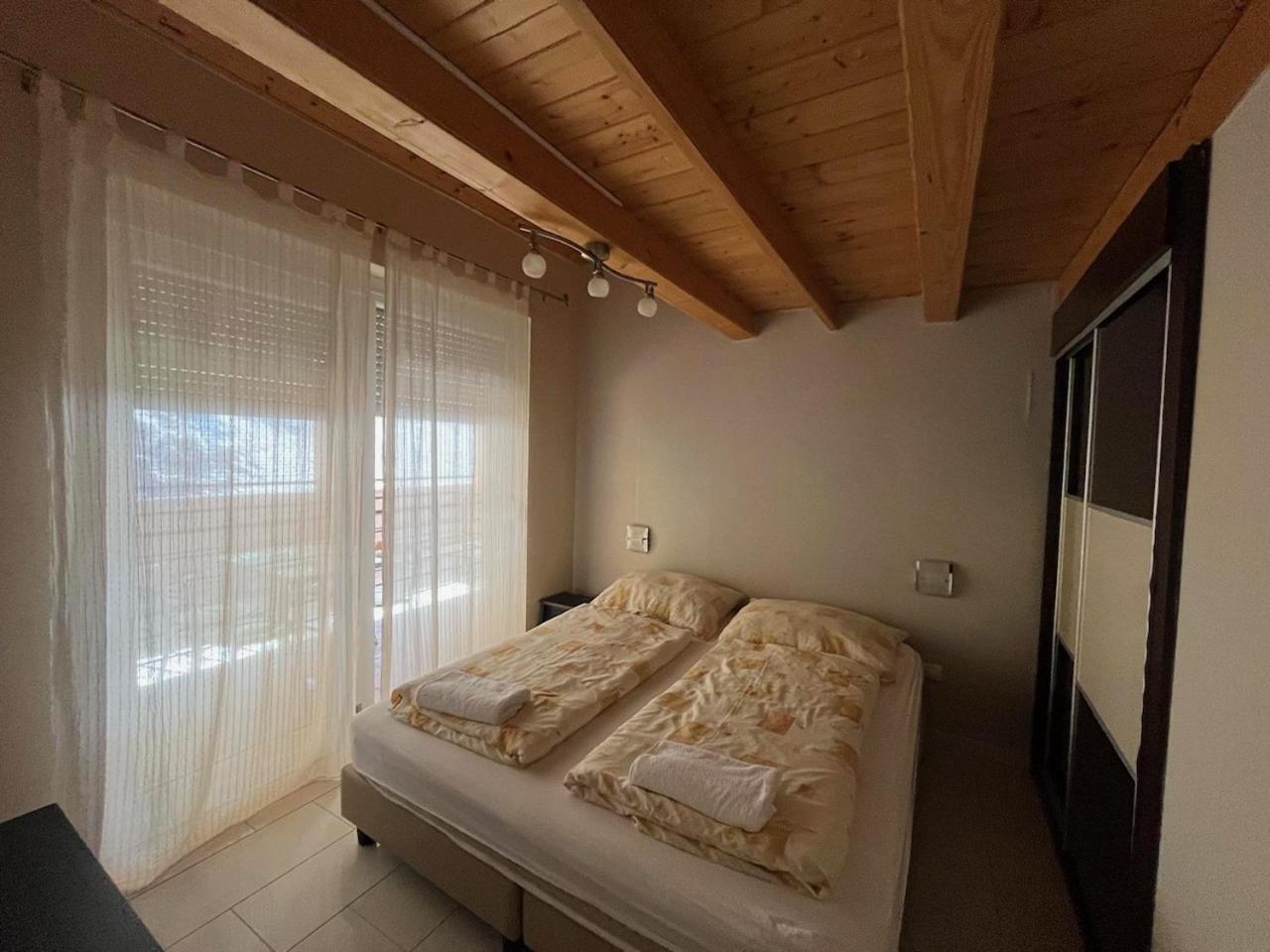 City Apartman ház Balatonlelle Esterno foto