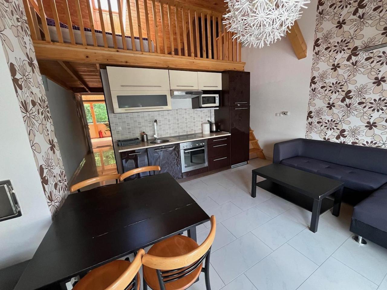 City Apartman ház Balatonlelle Esterno foto