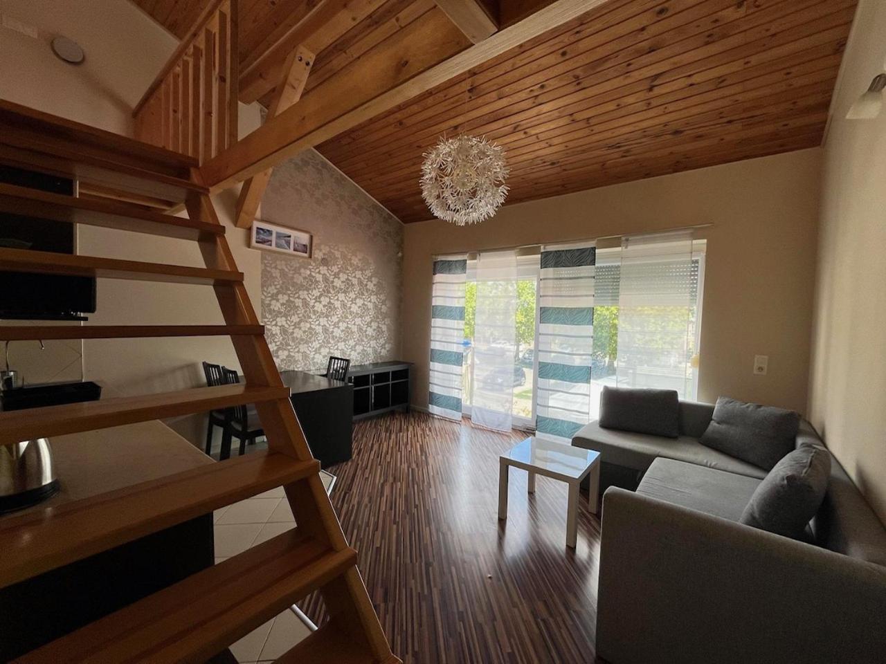 City Apartman ház Balatonlelle Esterno foto