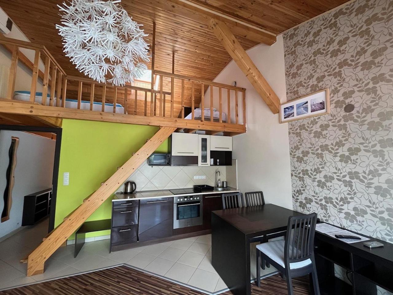 City Apartman ház Balatonlelle Esterno foto