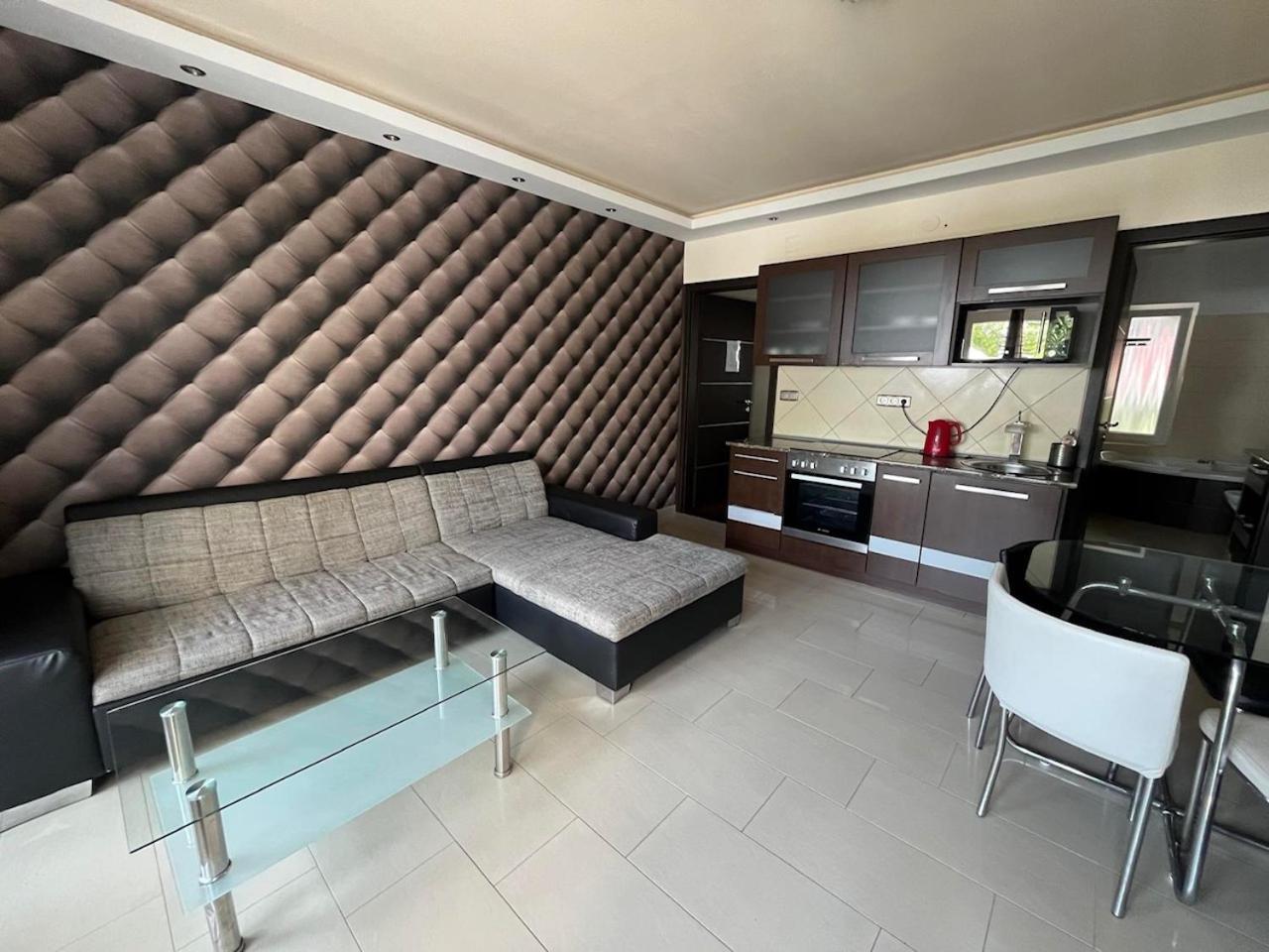 City Apartman ház Balatonlelle Esterno foto